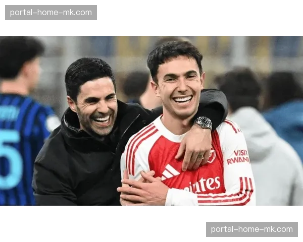 终场哨响，国际米兰主帅小因扎吉与阿尔特塔在场边长时间握手交流